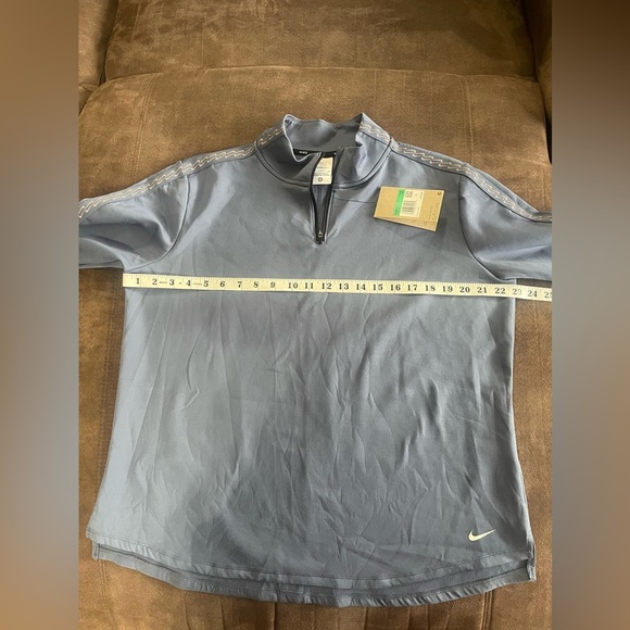 Nike NWT Women’s 1/4 Zip Blue Therma-Fit Long Sleeve Size XL - Picture 3 of 6